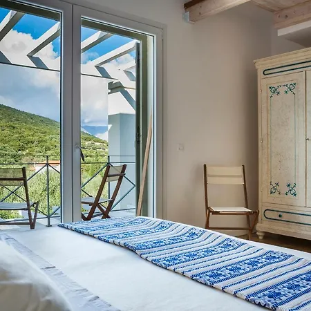 Vila Hermes Karavomylos